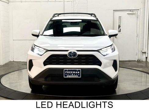 Used 2023 Toyota RAV4 LE AWD/4WD image 3