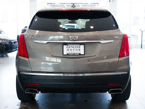 Used 2017 Cadillac XT5 Luxury w/ Driver Awareness Package image 5