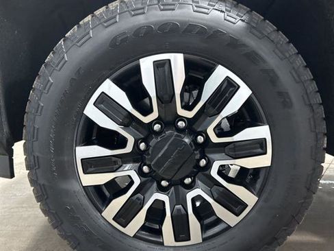 New 2025 GMC Sierra 2500 Denali Ultimate image 13