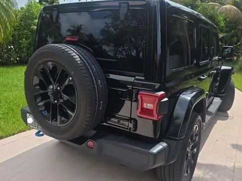 Used 2022 Jeep Wrangler Unlimited Sahara AWD/4WD image 2