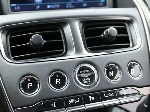 Used 2019 Aston Martin DB11 Coupe RWD image 43