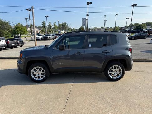 Used 2022 Jeep Renegade Latitude AWD/4WD image 9