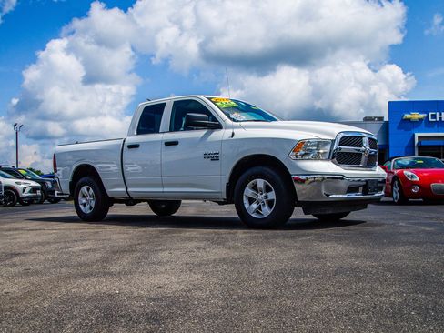 Used 2024 RAM 1500 Classic SLT AWD/4WD image 9