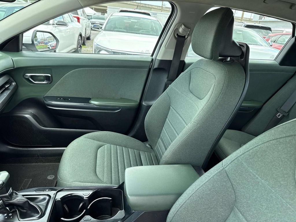 Certified 2025 Kia K4 GT-Line Turbo FWD image 17
