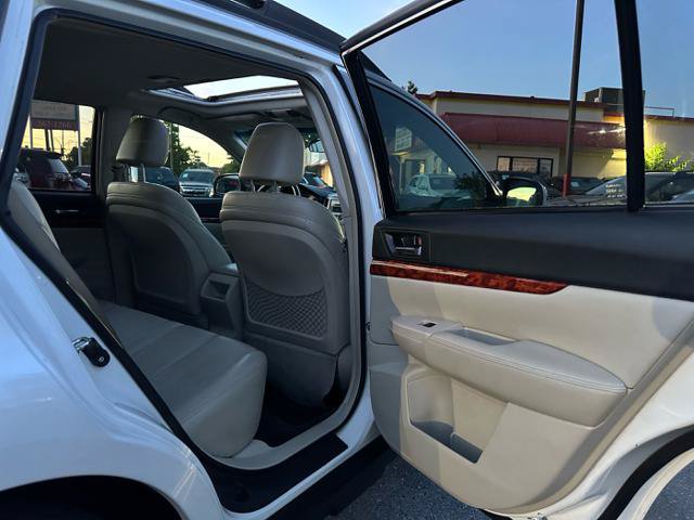 Used 2010 Subaru Outback 2.5i Limited AWD/4WD image 17