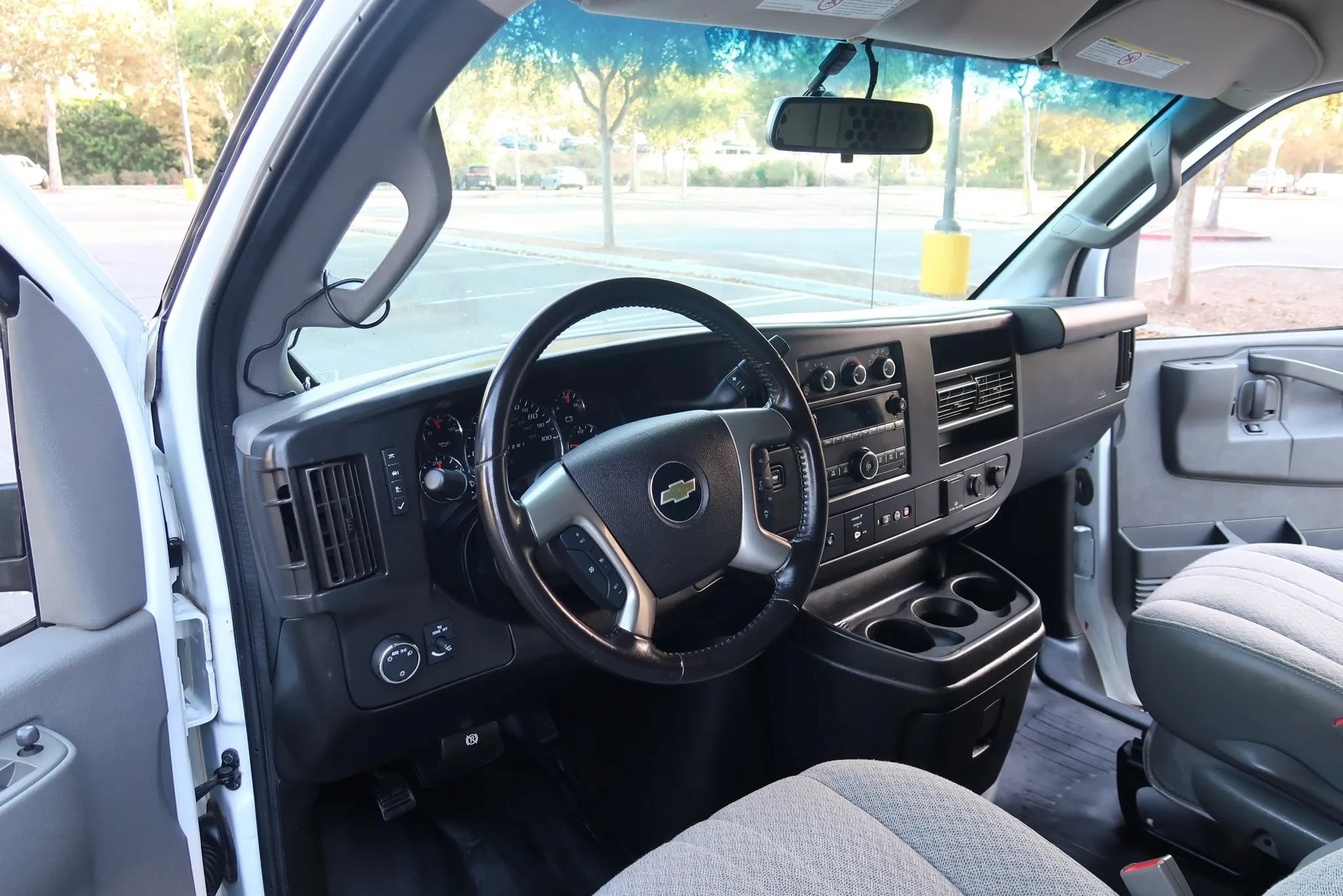Used 2017 Chevrolet Express 2500 Extended RWD image 14