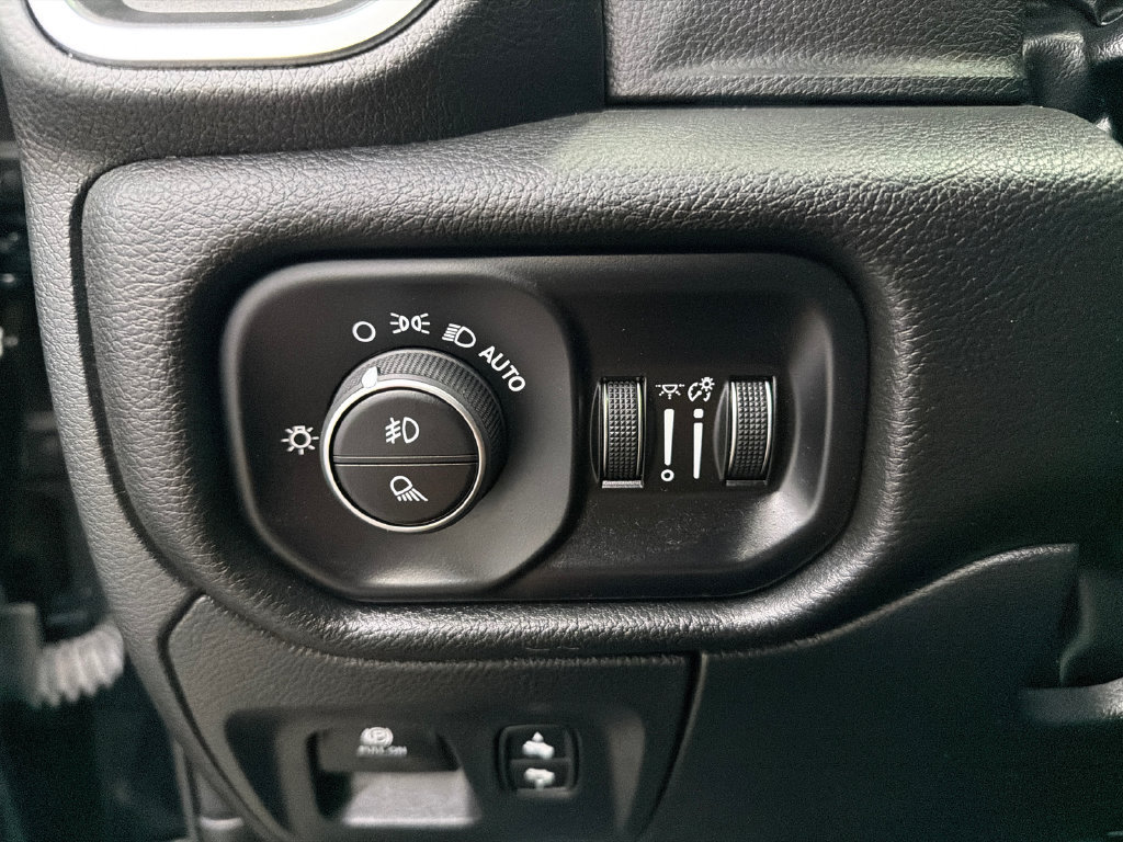 Used 2025 RAM 1500 Lone Star AWD/4WD image 31