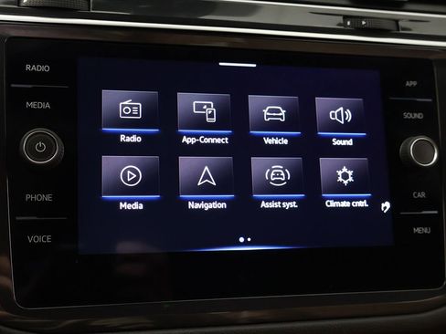 Used 2024 Volkswagen Tiguan SE image 41