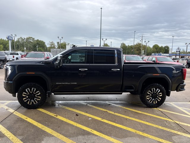 Used 2024 GMC Sierra 3500 Denali Ultimate AWD/4WD image 9