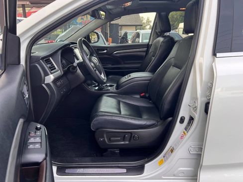 Used 2019 Toyota Highlander Limited image 12