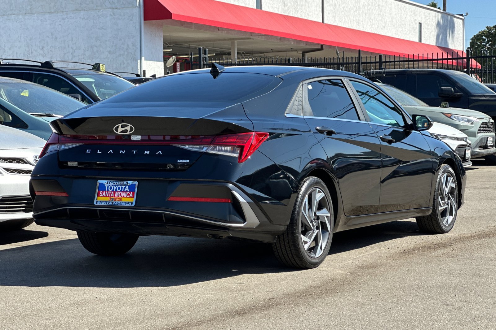 Used 2025 Hyundai Elantra Limited w/ Cargo Package FWD image 4