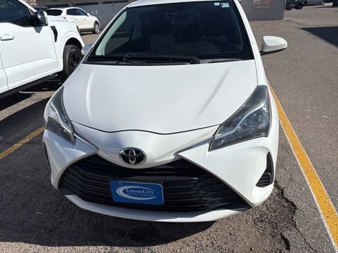Used 2018 Toyota Yaris L image 2