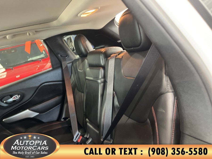 Used 2018 Jeep Cherokee Trailhawk AWD/4WD image 20