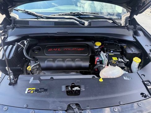 Used 2018 Jeep Compass Latitude AWD/4WD image 58