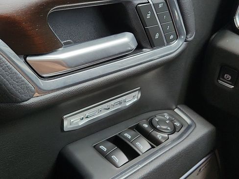 Used 2025 GMC Sierra 1500 Denali w/ Technology Package AWD/4WD image 16