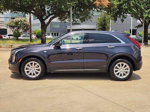 Used 2023 Cadillac XT4 Luxury w/ Cold Weather Package FWD image 4