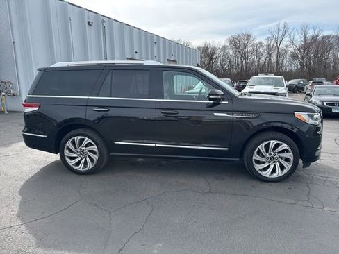 Used 2024 Lincoln Navigator Reserve image 12