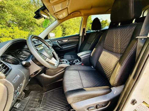 Used 2020 Nissan Rogue SV image 20