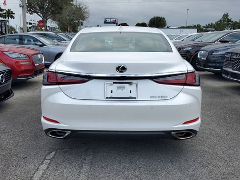 Used 2025 Lexus ES 350 w/ Premium Package image 5