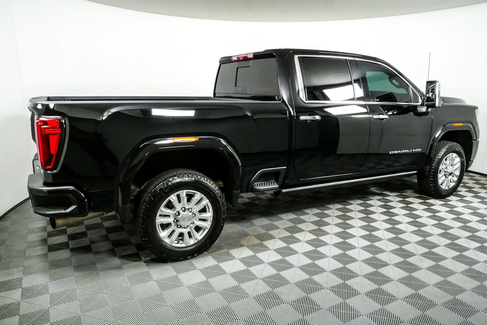 Used 2023 GMC Sierra 2500 Denali w/ Denali Ultimate Package AWD/4WD image 2