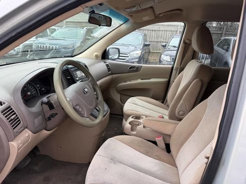 Used 2012 Kia Sedona LX image 13