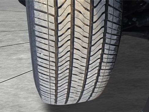 Used 2025 Chevrolet Traverse LT image 28