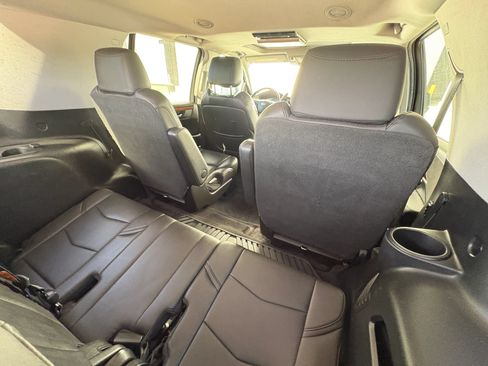 Used 2019 Cadillac Escalade Luxury RWD image 38
