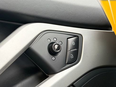 Used 2018 Lamborghini Aventador S image 19