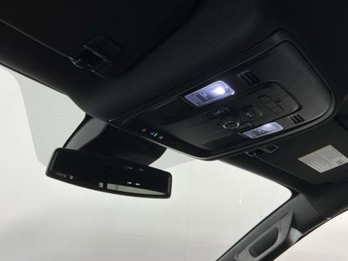 Used 2024 GMC Yukon XL SLT image 21