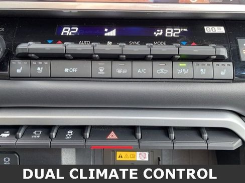 Used 2024 Toyota Tundra Platinum image 11