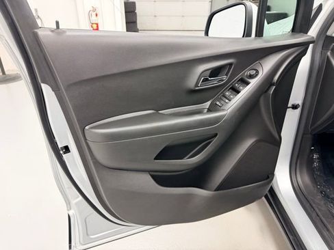 Used 2022 Chevrolet Trax LS w/ Tint and Cruise Package image 20