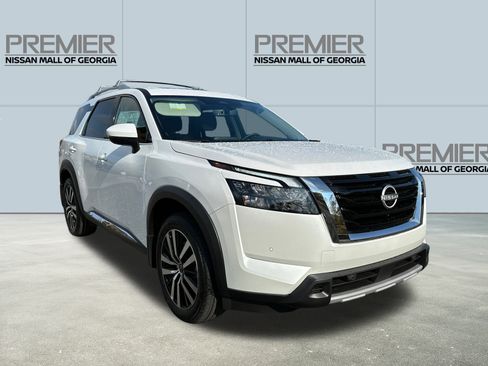 New 2025 Nissan Pathfinder Platinum image 3