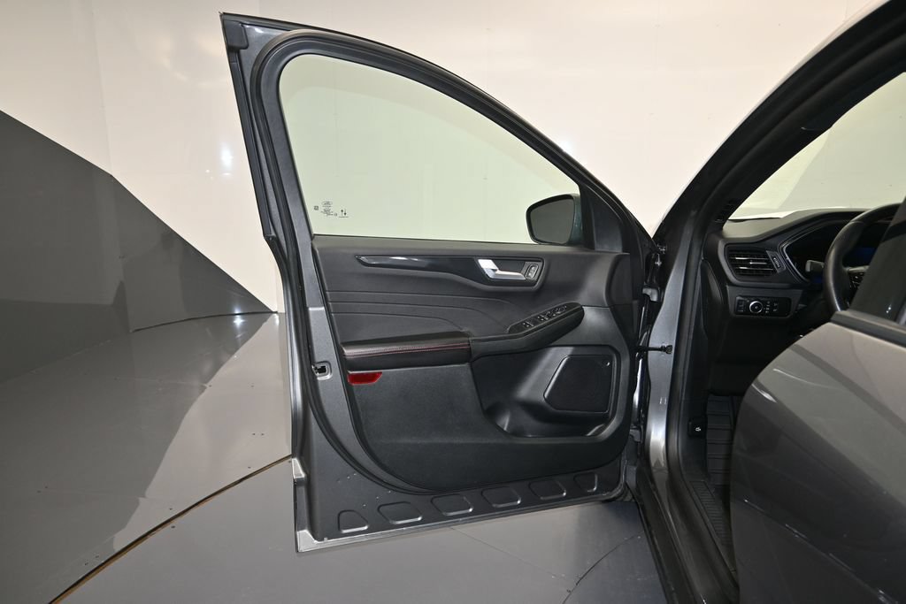 Used 2025 Ford Escape ST-Line Select AWD/4WD image 10