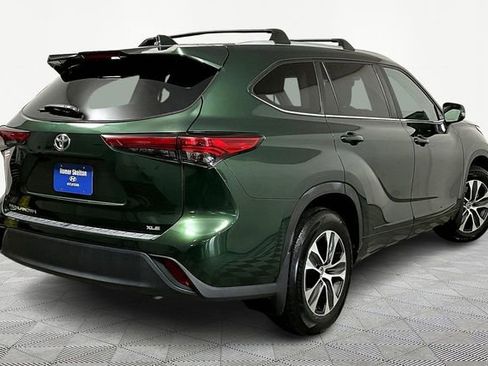 Used 2023 Toyota Highlander XLE image 12