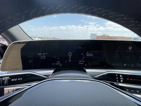 Used 2024 Cadillac Lyriq Luxury RWD image 11