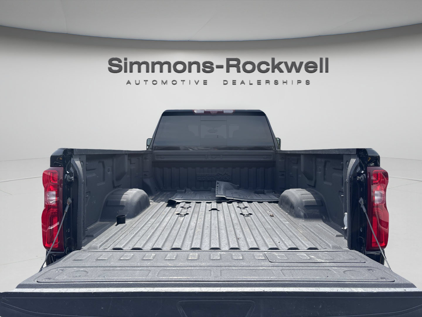 Used 2024 Chevrolet Silverado 3500 High Country w/ High Country Premium Package AWD/4WD image 8