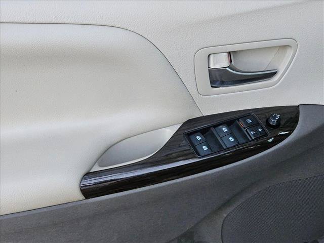 Used 2019 Toyota Sienna XLE FWD image 6