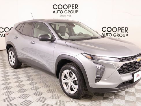 Used 2024 Chevrolet Trax LS w/ Driver Confidence Package image 1