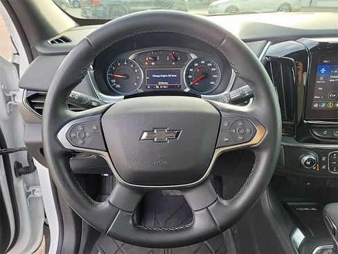 Used 2023 Chevrolet Traverse LT image 21