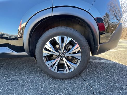 Certified 2023 Nissan Rogue SV image 12