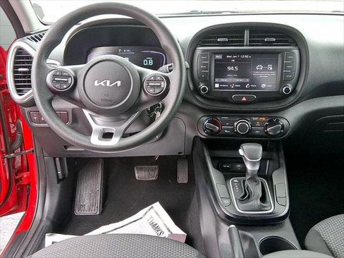 Used 2023 Kia Soul LX w/ LX Technology Package image 21