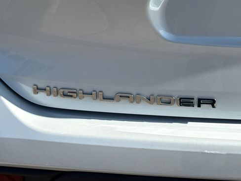 Certified 2024 Toyota Highlander LE image 34