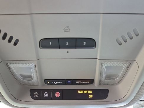 Used 2018 Chevrolet Equinox LT image 22