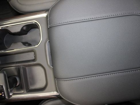 New 2026 GMC Sierra 1500 SLT w/ SLT Premium Plus Package image 40