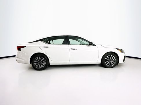 Used 2025 Nissan Altima 2.5 SV image 10