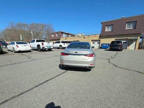 Used 2019 Lexus ES 350 w/ Accessory Package 2 image 3