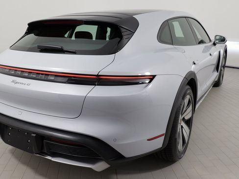 Used 2023 Porsche Taycan 4 Cross Turismo image 21