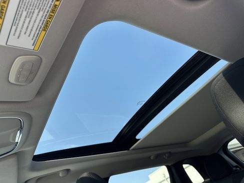 Used 2015 Jeep Cherokee Latitude w/ Comfort/Convenience Group image 33