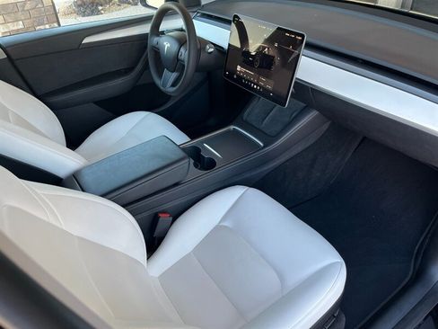 Used 2022 Tesla Model Y Long Range AWD/4WD image 7