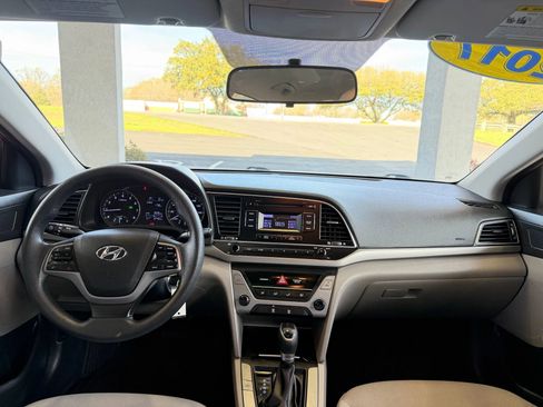 Used 2017 Hyundai Elantra SE FWD image 9